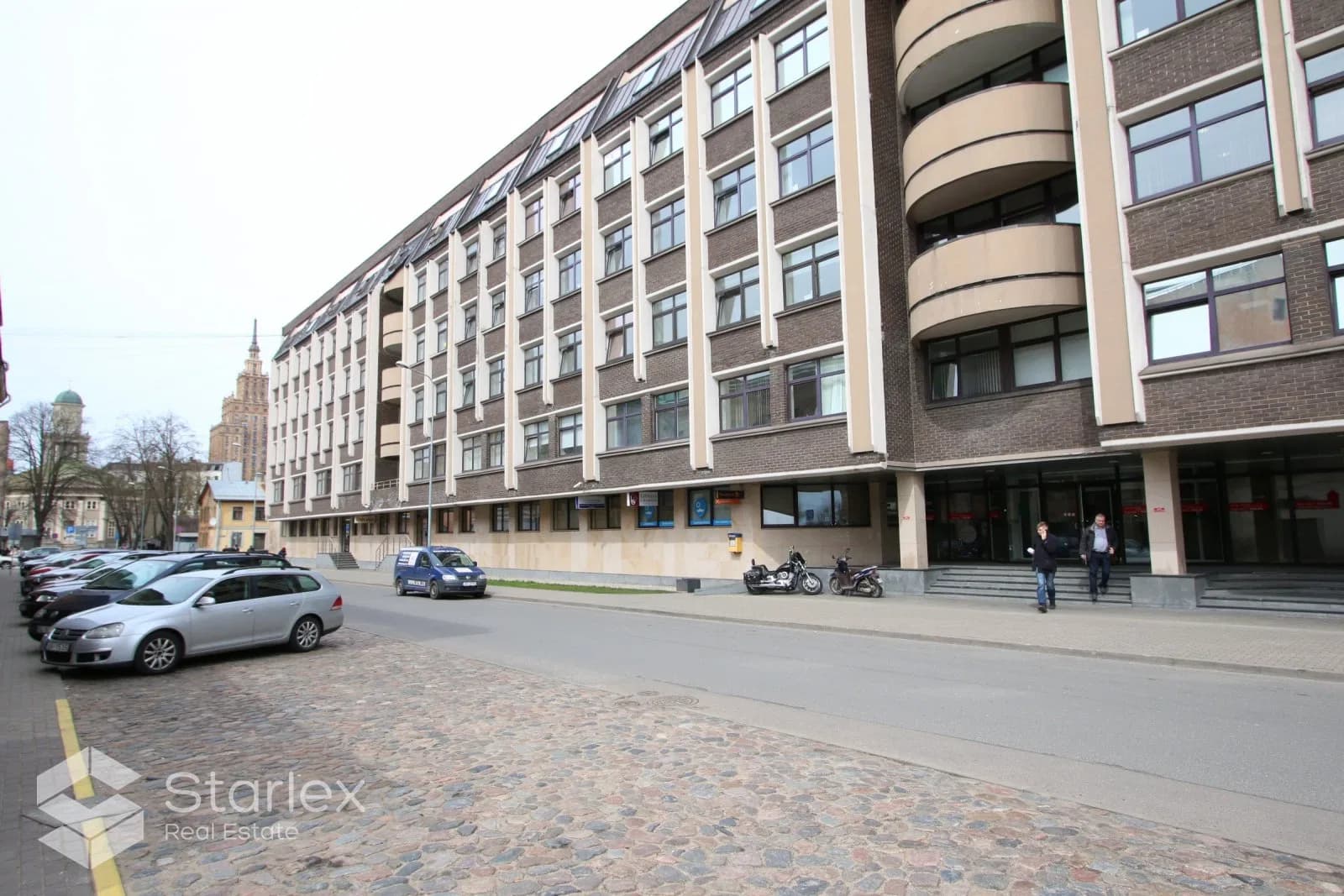 Moderns birojs Rīgas tālajā centrā