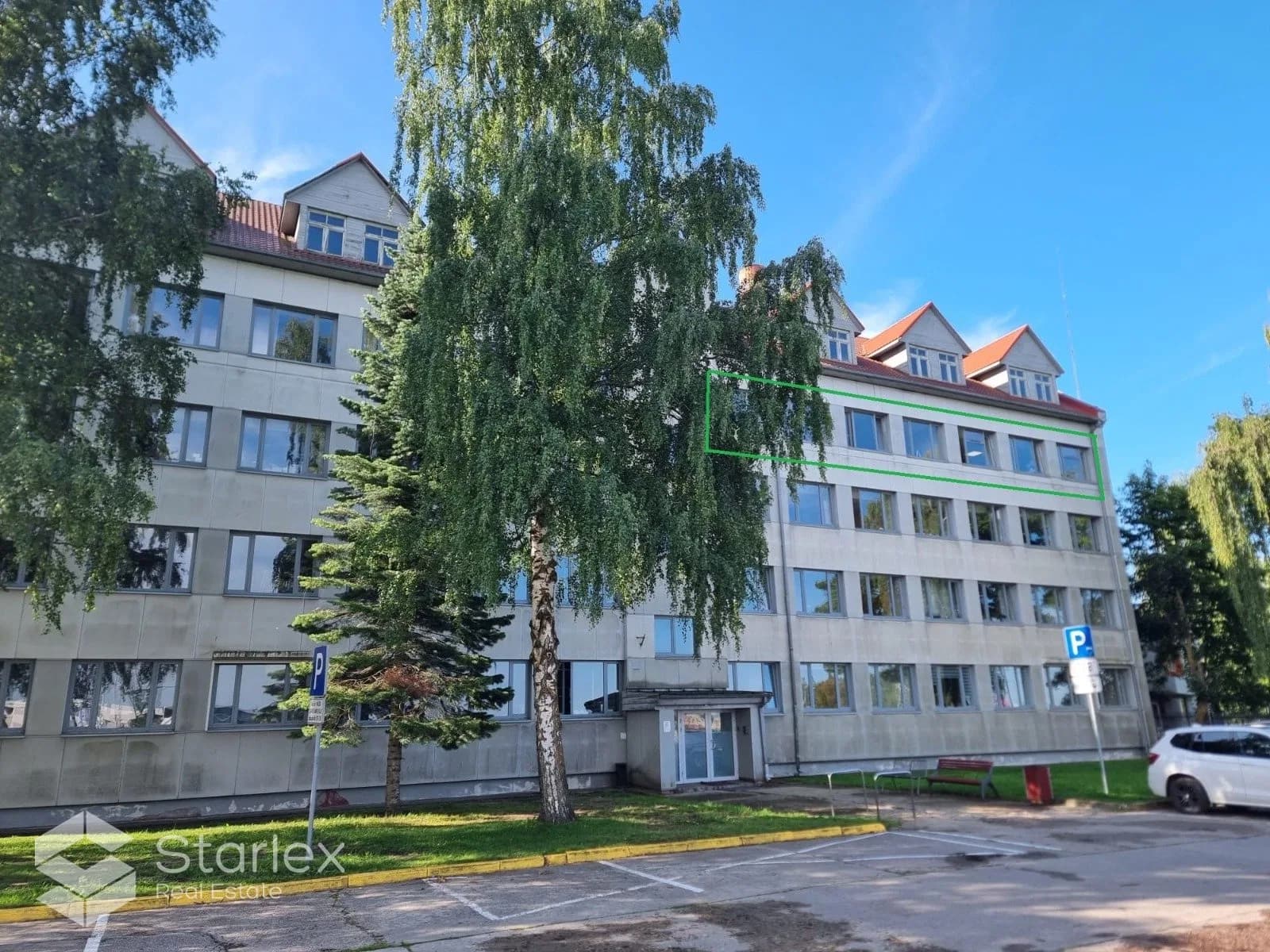Birojs ar lielisku skatu un bezmaksas auto stāvvietām Andrejostā