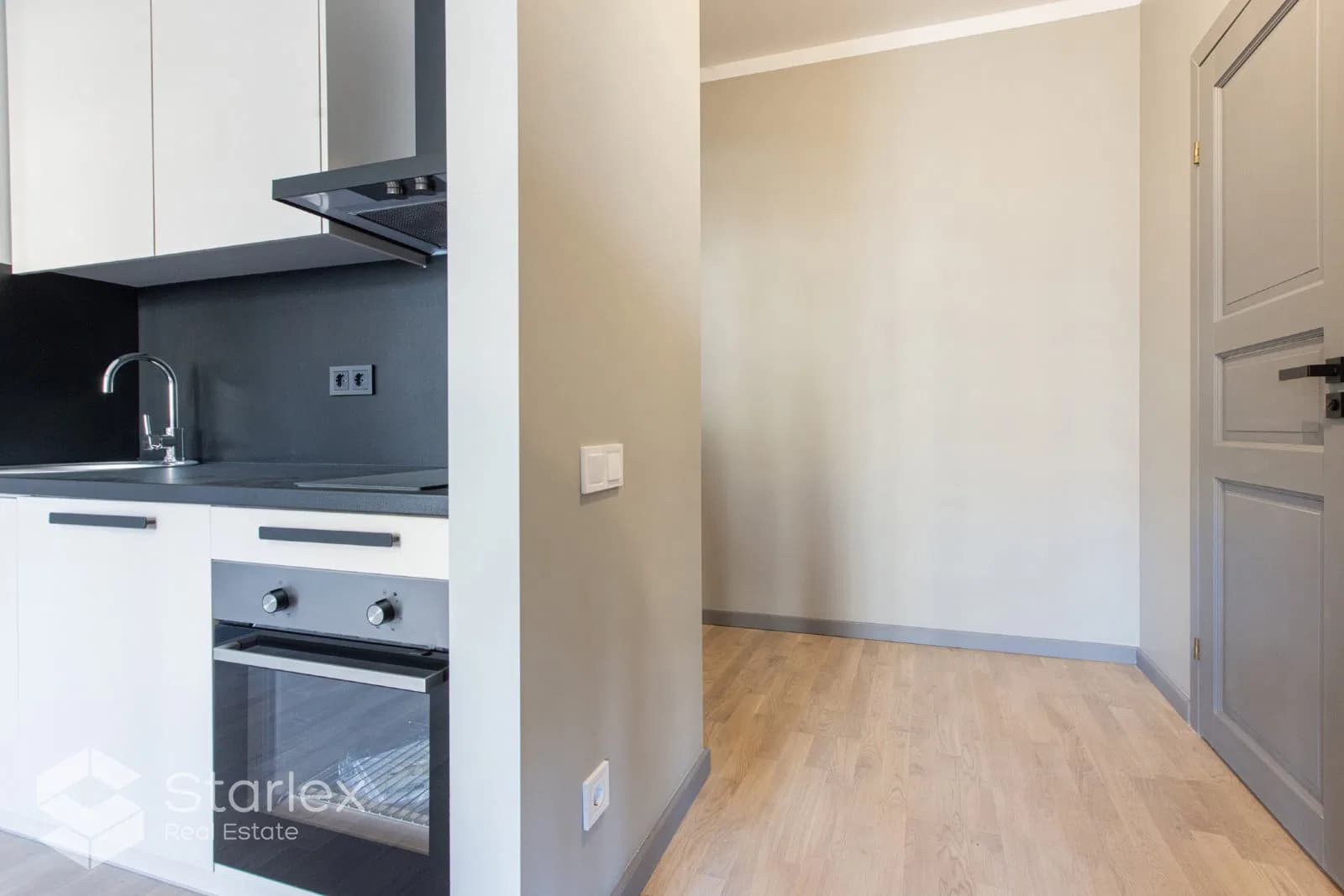 Gaišs dzīvoklis renovētā ēkā pie Ziedoņdārza (6. stāvs, lifts, pilna apdare) dzīvoklis Rīgas centrā